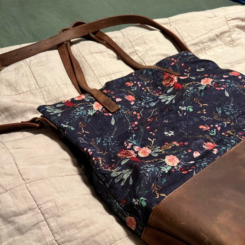 House of Flynn - Grape fable camera bag